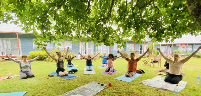 Group yoga Miri Naad