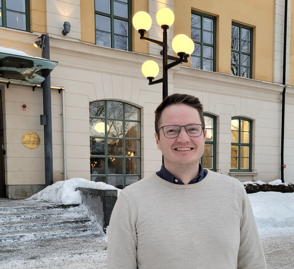 Philip Näslund, Utvecklingsstrateg, Umeå kommun 
Philip har under de senaste tolv åren arbetat med miljöpolitik och miljöstrategier på regional och kommunal nivå i Sverige. De senaste åren har Philip varit strategisk utvecklare och politisk rådgivare med inriktning på klimatneutralitet och Umeås bidrag till EU:s uppdrag om 100 klimatneutrala och smarta städer. Philip är också expert på cirkulär ekonomi och valdes 2022 in i styrelsen för Sveriges strategiska innovationsprogram Re:Source. 
