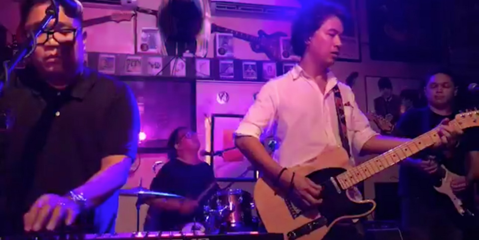 Watch Ely Buendia and The Itchyworms perform each other's songs