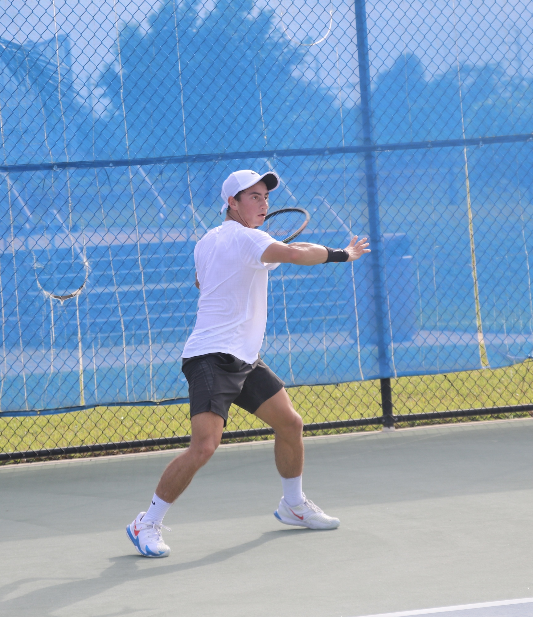 Luis P. teaches tennis lessons in West Palm Beach, FL