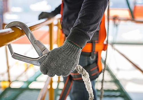 Représentation de la formation : FORMATION TRAVAUX EN HAUTEUR PORT ET UTILISATION  DU HARNAIS DE SECURITE