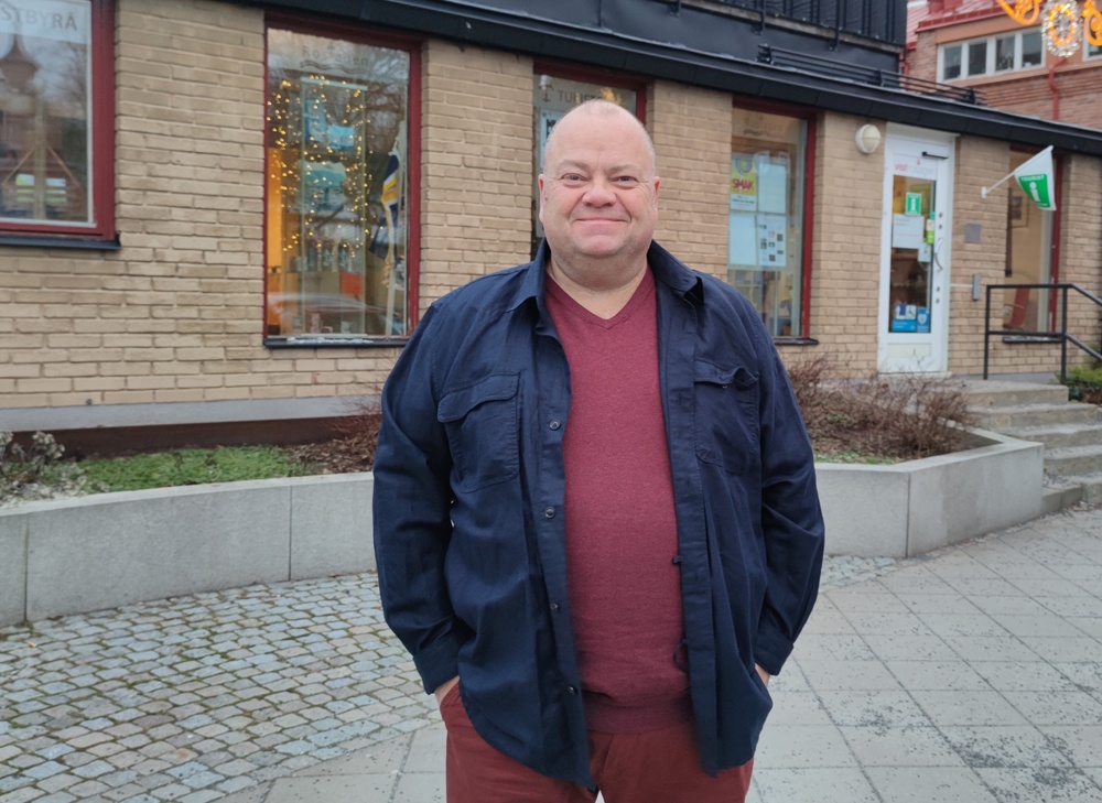 Jörgen Eriksson utanför Turistbyrån i Norrtälje.