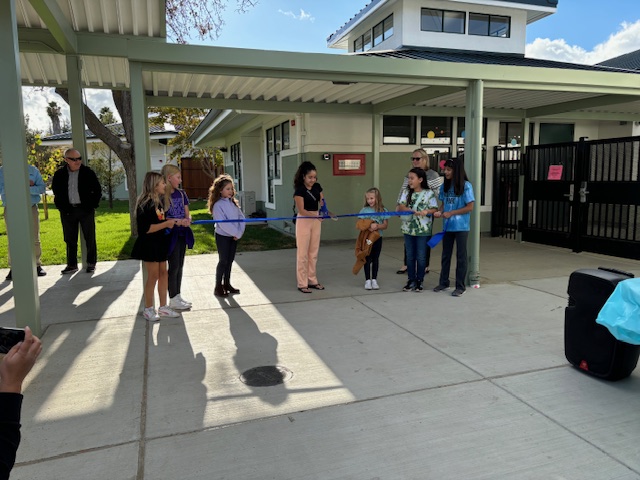 Students cutting ribbon at MPE