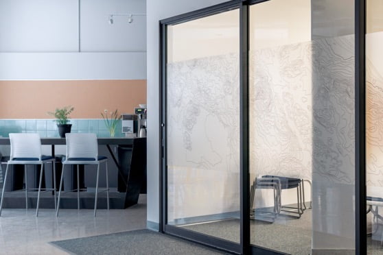 penggunaan sliding door sebagai pemisah ruangan