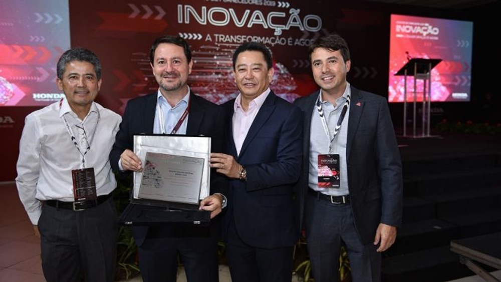 Axalta receives Honda Motorcycle's Supplier Award.