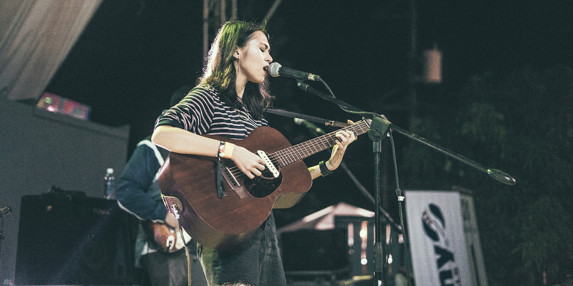 Watch Clara Benin's acoustic cover of Bon Iver's '8 (Circle)'