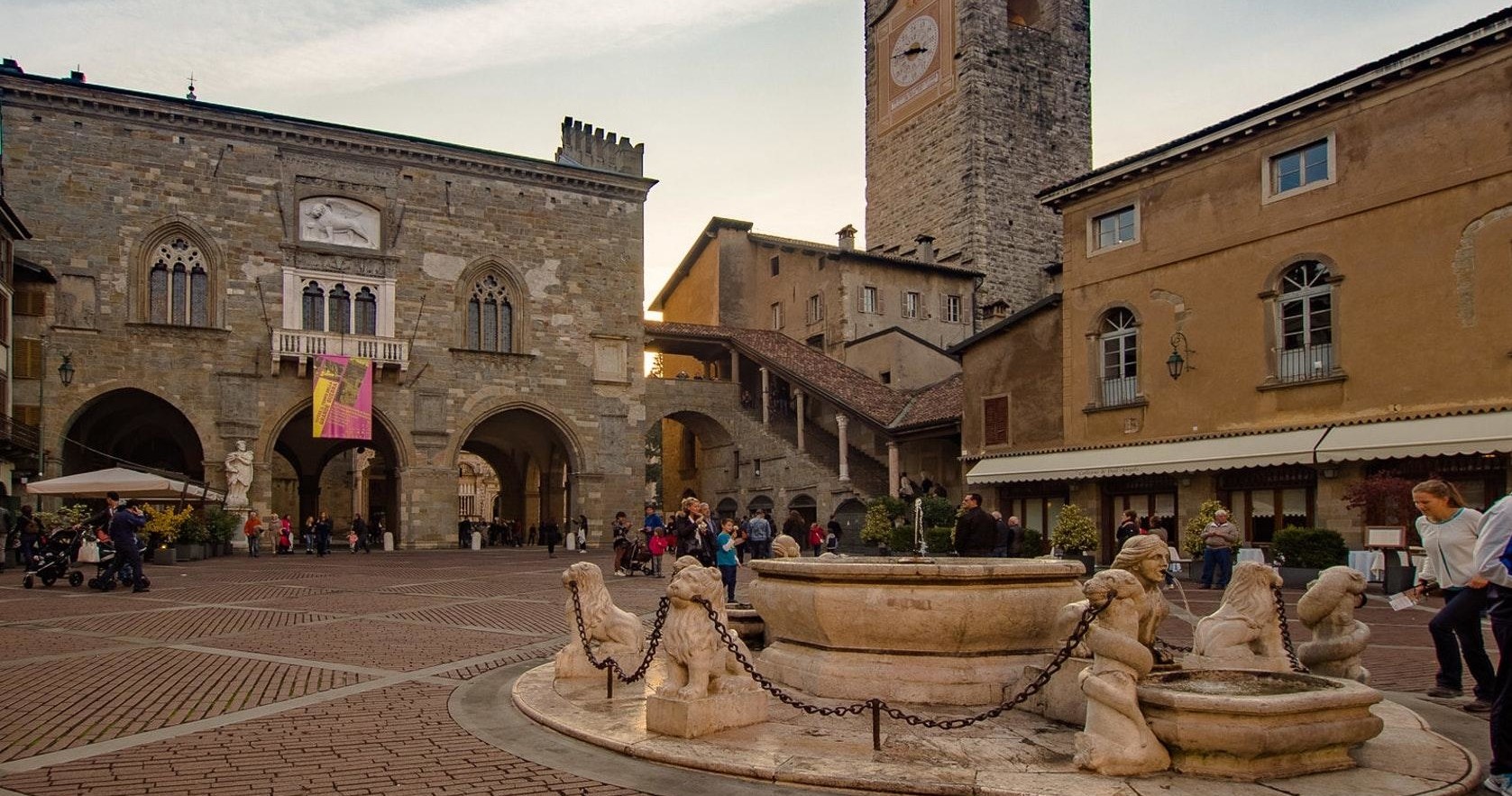Bergamo: Tour Privato a Piedi di Città Alta - Alloggi in Bergamo