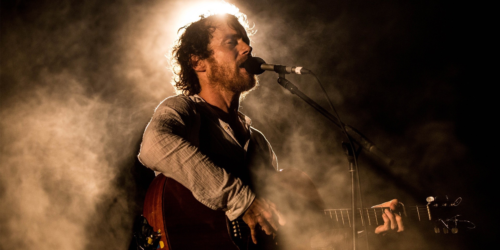 Damien Rice on performing: "I love to walk on stage with no plan, no setlist"
