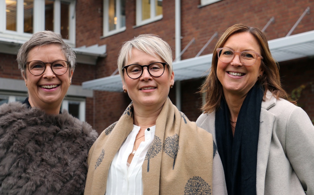 Årets medarbetare. Barnmorskorna Therese Ledsby, Sara Bergstrand Karlsson och Kamilla Jönsson blev årets medarbetare i Region Halland 2021 för att de med stort engagemang och massor med energi tagit fram en digital föräldrautbildning.