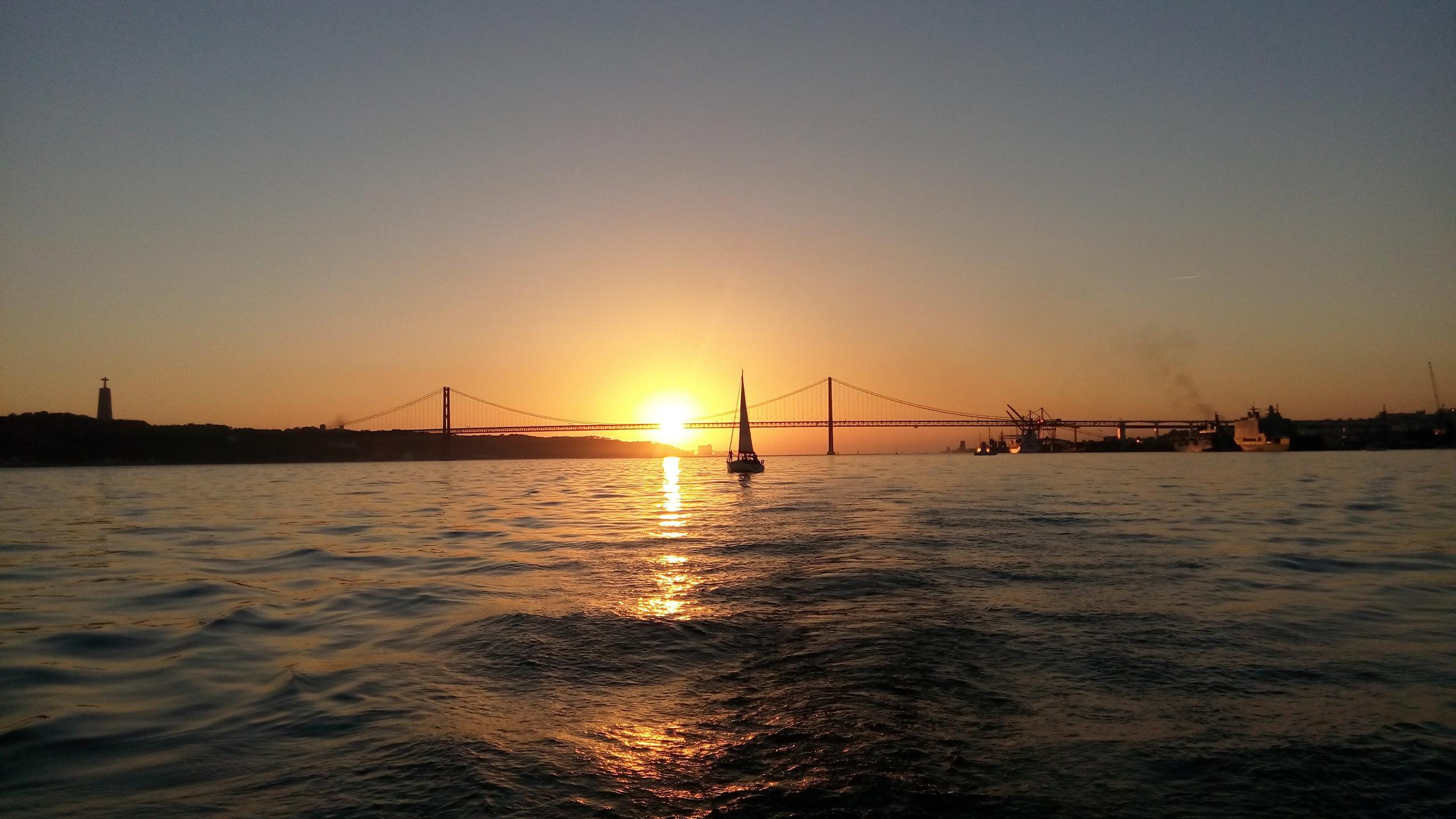 Passeio de Barco ao Pôr do Sol em Lisboa em Pequeno Grupo - Acomodações em Lisboa