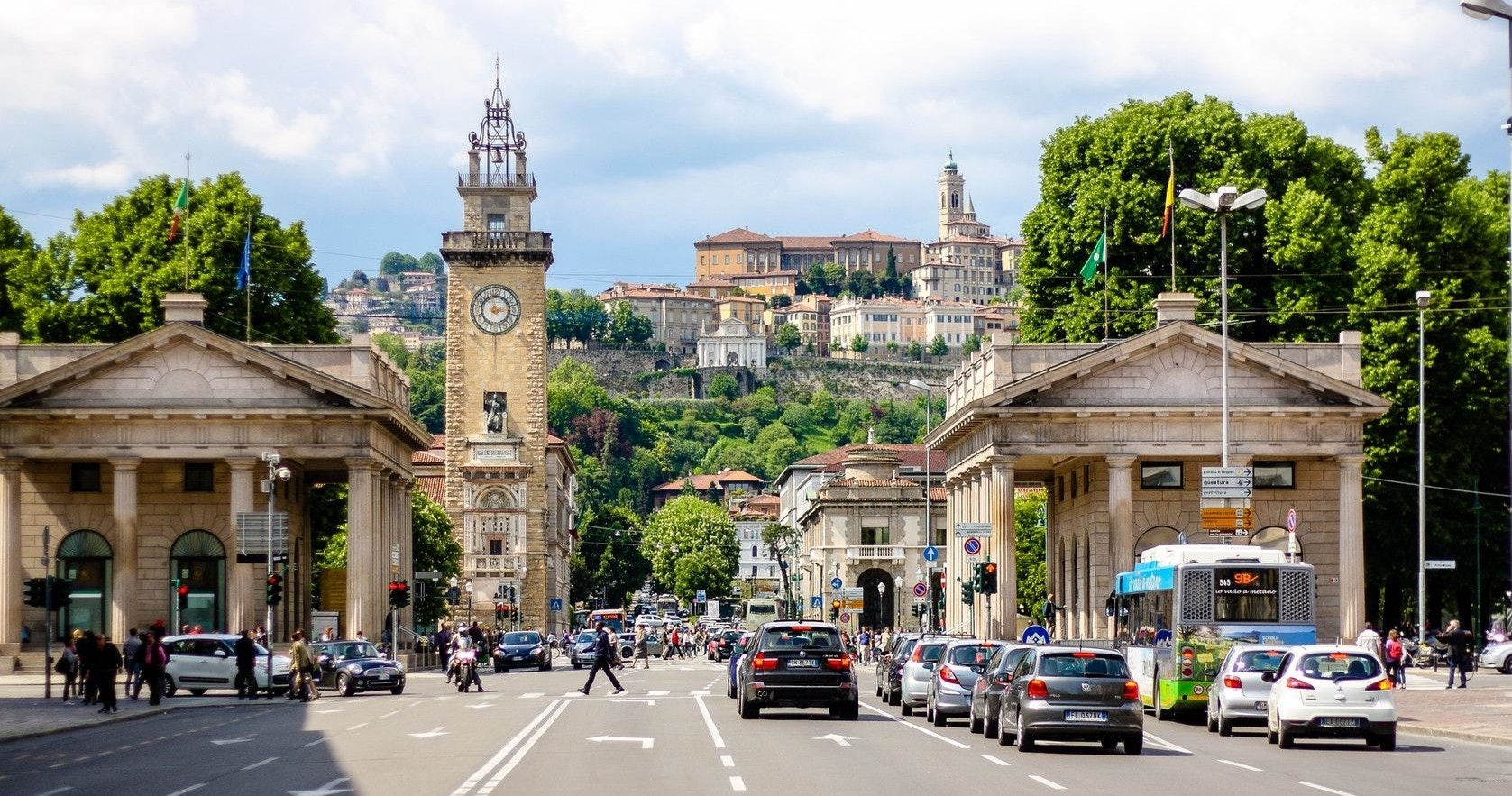 Bergamo: Tour Privato a Piedi di Città Bassa - Alloggi in Bergamo