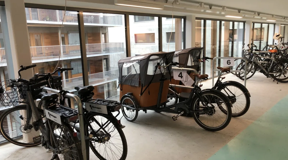 De boende i Riksbyggens Brf Viva i Göteborg kan nu samlat få tillgång till de mobilitetstjänster som ingår i deras boende, inledningsvis cykelpool från GoRide och bilpool från Sunfleet, samt möjlighet att köpa biljetter till kollektivtrafiken.