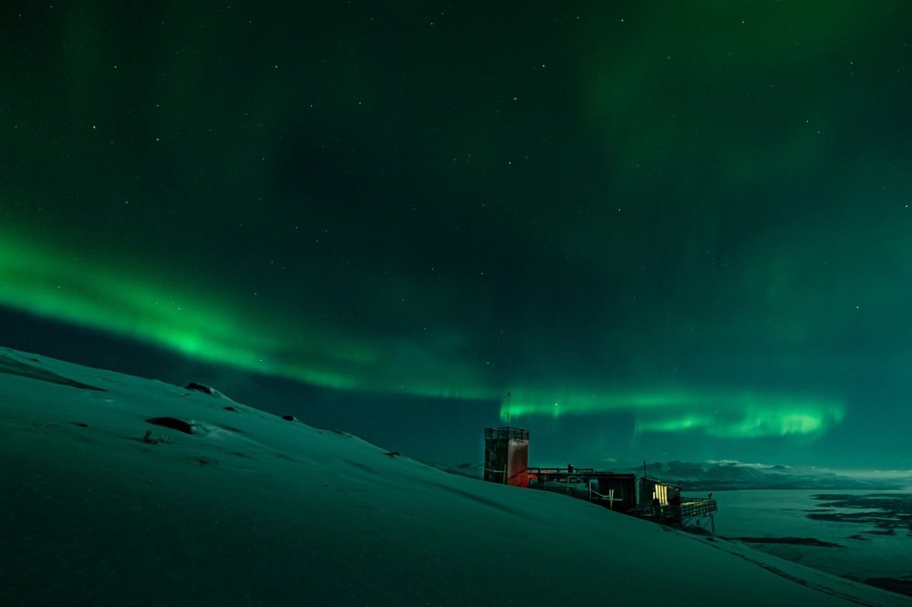 Bild på grönt skimmrande norrsken från Abisko i Swedish Lapland