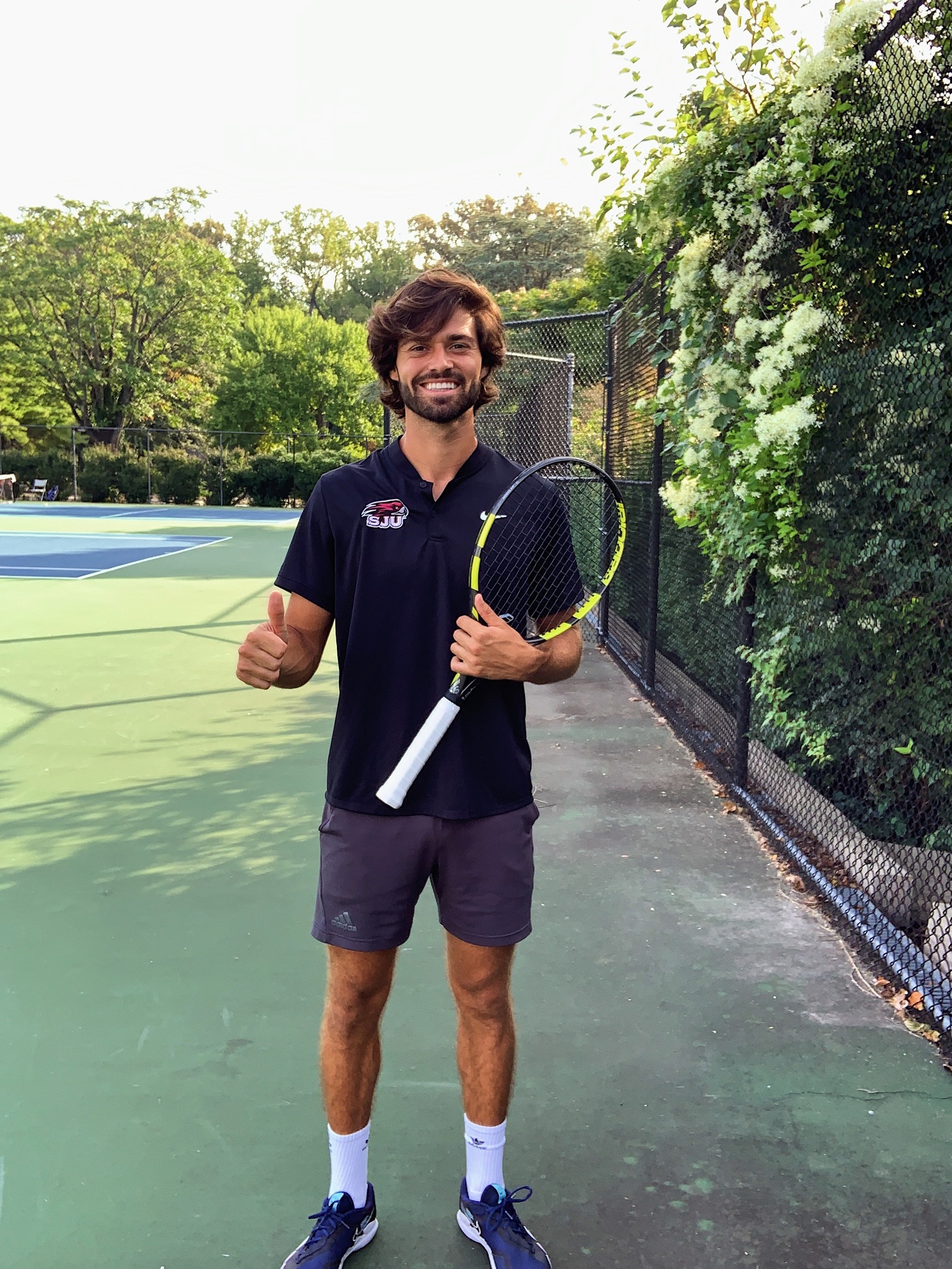 Alejandro V. teaches tennis lessons in Miami, FL