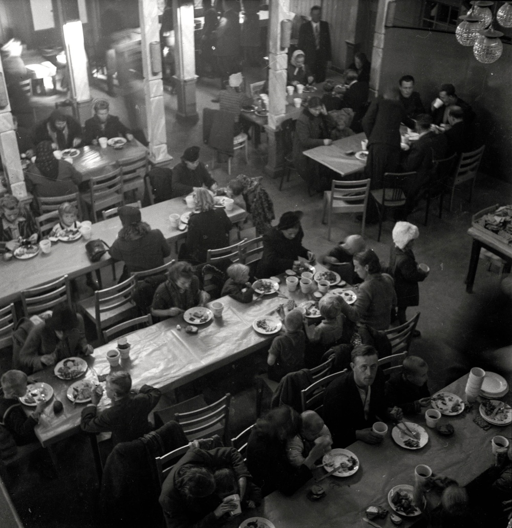 Gotlandsfotografen David Holmert dokumenterade den stora flyktingströmmen från öst till Gotland under andra världskriget. Ett urrval av hans fotografier kommer att visas på Fornsalen i utställningen 