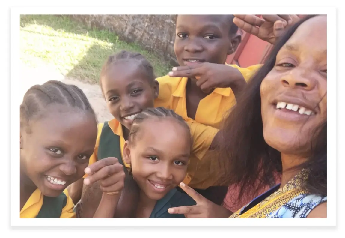 Sue Nipeh poses with her four children for a selfie.