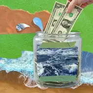 Uma obra de arte feita de colagens, colocam um pote de vidro com água e com alguns dinheiros notas de dólares com fundo verde claro.