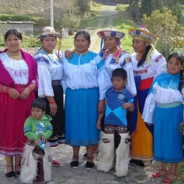 Volunteer with indigenous community in the Andes