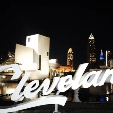 Cleveland sign in front of Rock & Roll Hall of Fame