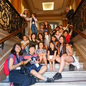 Group of VSP students on the steps of Natural History Museum