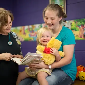 Reach Out and Read Colorado- child with healthcare provider