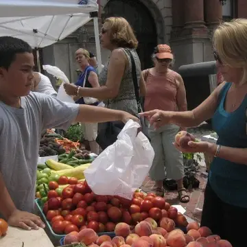 Woman shopping at the farmers market