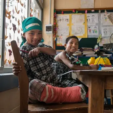 Children with casts and fixators in a classroom
