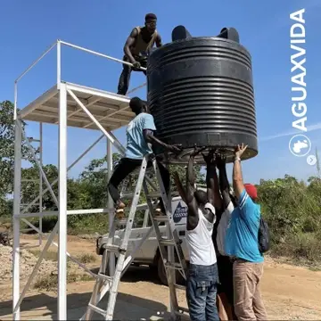 Agua x Vida - subiendo tanque de agua