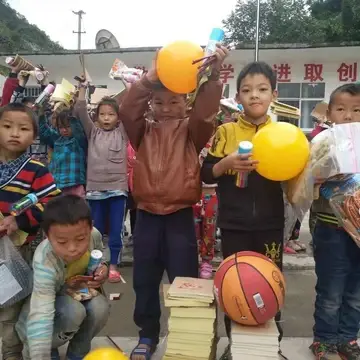 Three small primary schools in Longfu Township