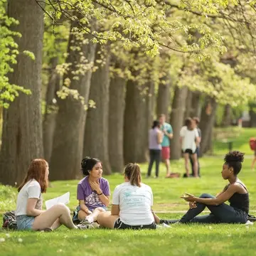 students on Peabody's campus
