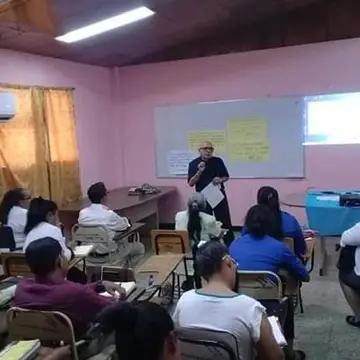 Capacitando a pastores y líderes de Iglesias Evangélicas en el Hospital Bertha Calderón (Managua)