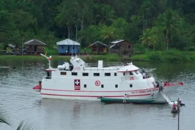 El Barco hospital navegando