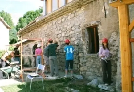 Restoring the trail to the Apiary Wall in Moustiers in France