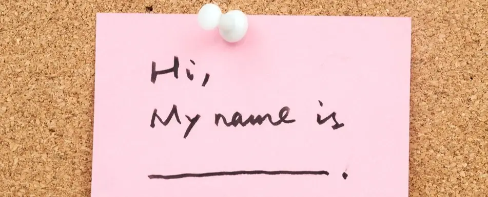 A pink note that says ' Hi,my name is.'