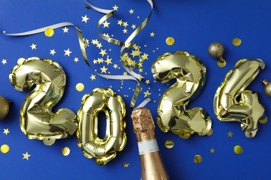An image of gold balloons spelling out 2024 to prepare for the new year, in honor of the #IdealistNewYearNewYou Challenge | Reflect on Your Successes