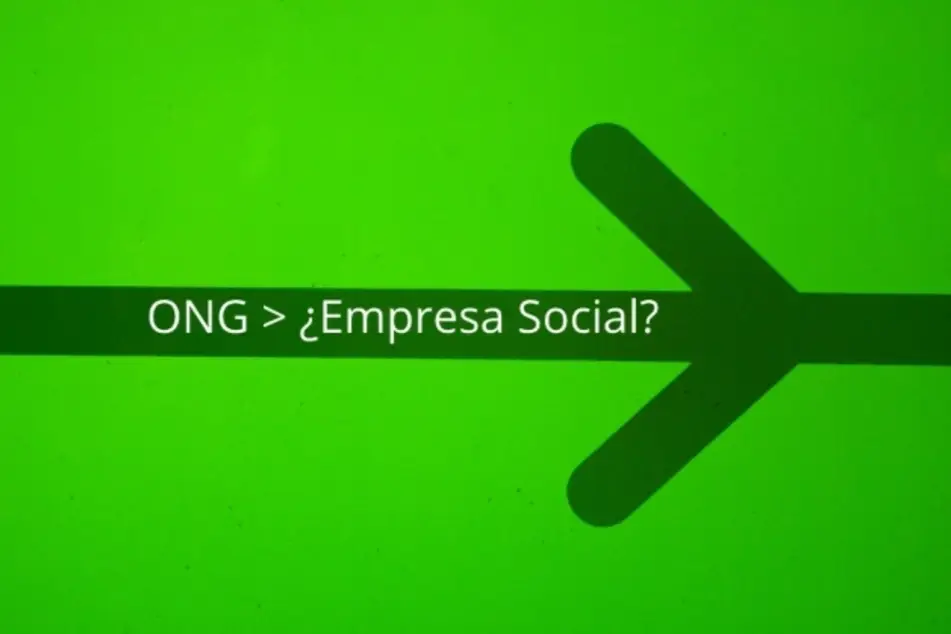 Una flecha que dice ONG, ¿Empresa Social?