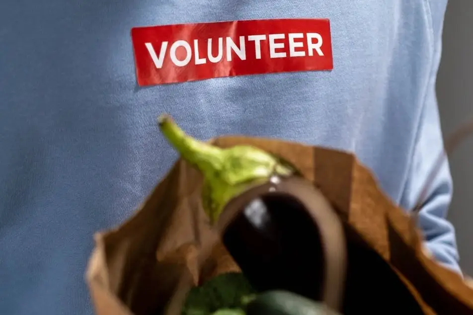 A shirt that says volunteer.