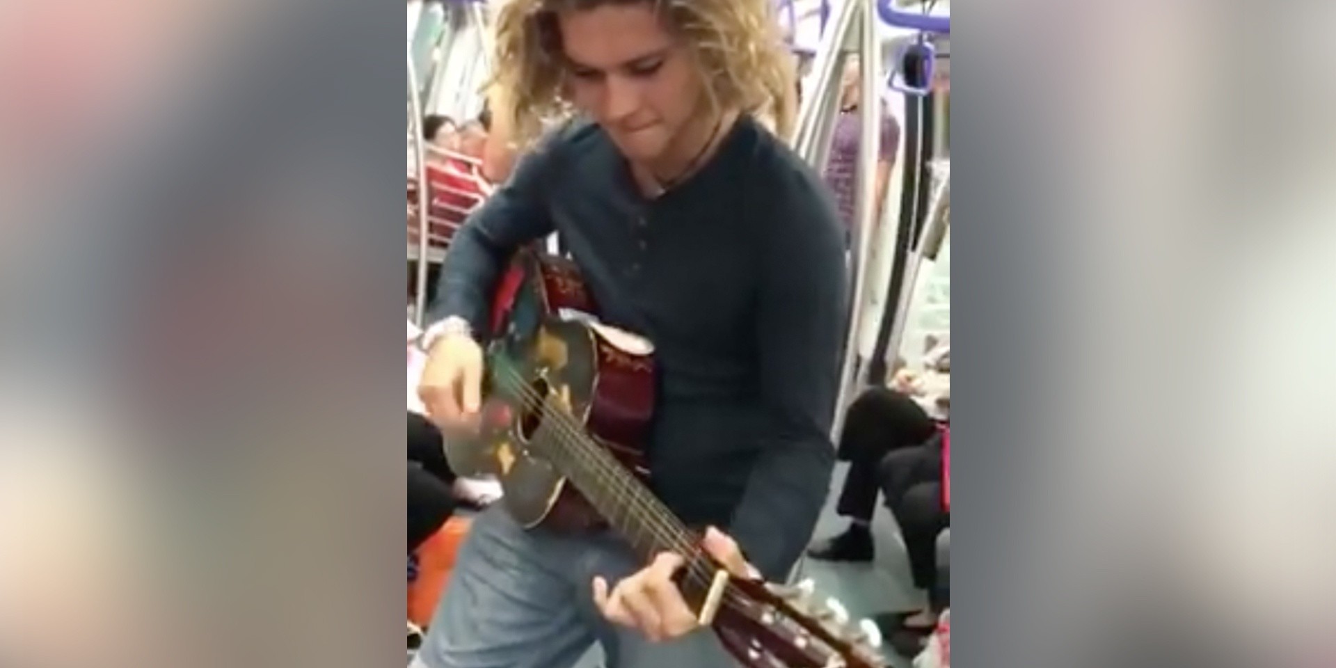 WATCH: A guy performs 'Wonderwall' in an MRT, and people join in instead of reporting to STOMP