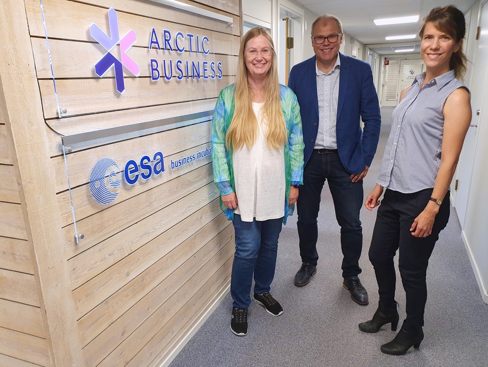 Kristina Öhman, Contract Officer, Jens Lundström, Managing Director, och Emma Hansson, Project Leader, stöttar rymdstartups från Arctic Business huvudkontor på Luleå Science Park.