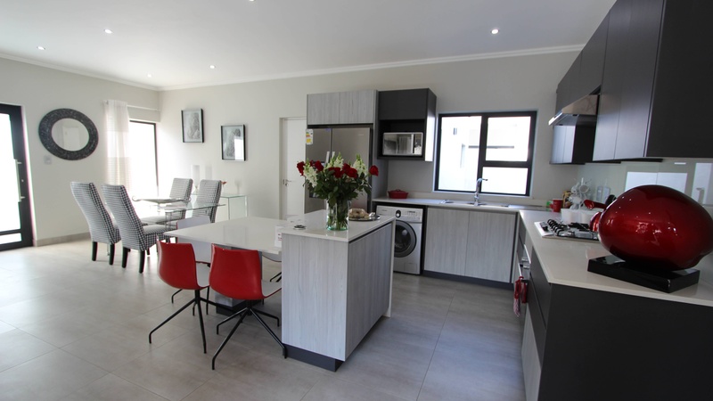 Kitchen / Dining area