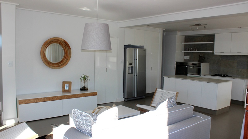 Living area / kitchen