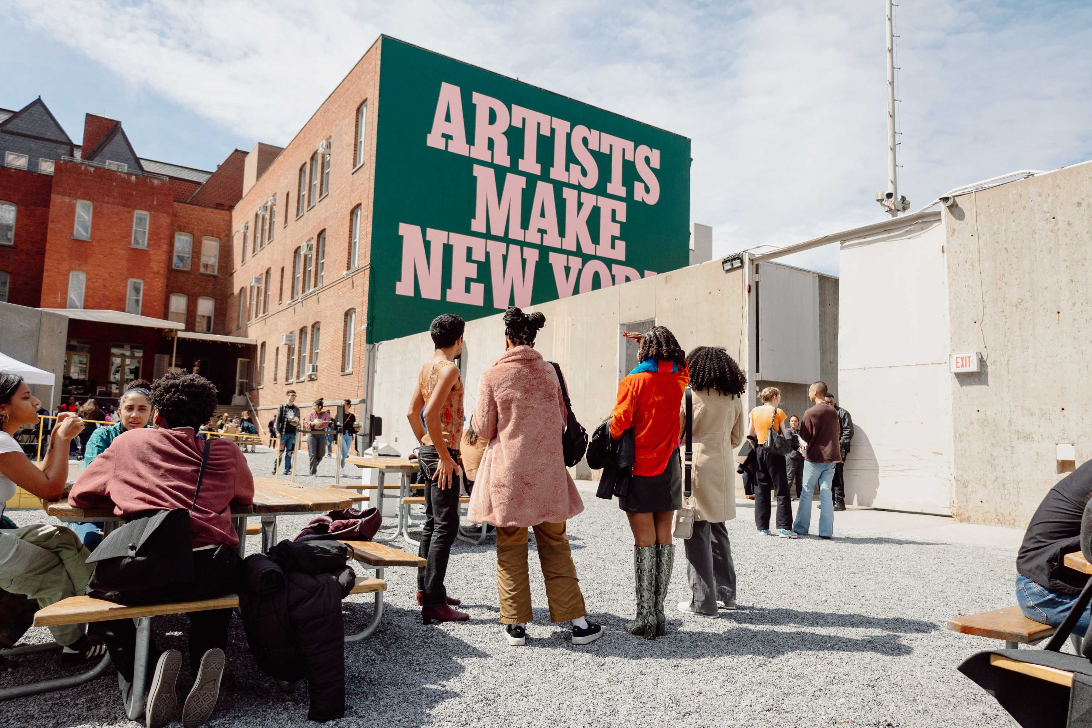 (c) Momaps1.org