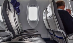 Wieder blamiert sich ein schlafloser Banker an Bord eines Flugzeugs