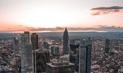 JPMorgan & Goldman Sachs verlegt Banker nach Paris und Frankfurt: Was bedeutet das für die Gehälter?