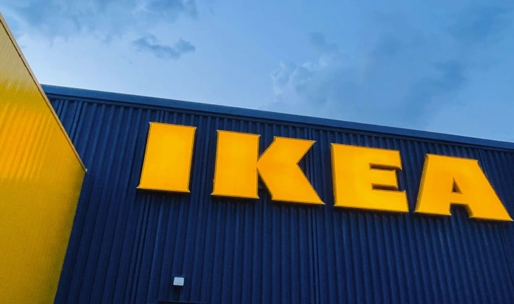 Une banque française offre des bons d’achat Ikea et Primark à ses traders pour Noël
