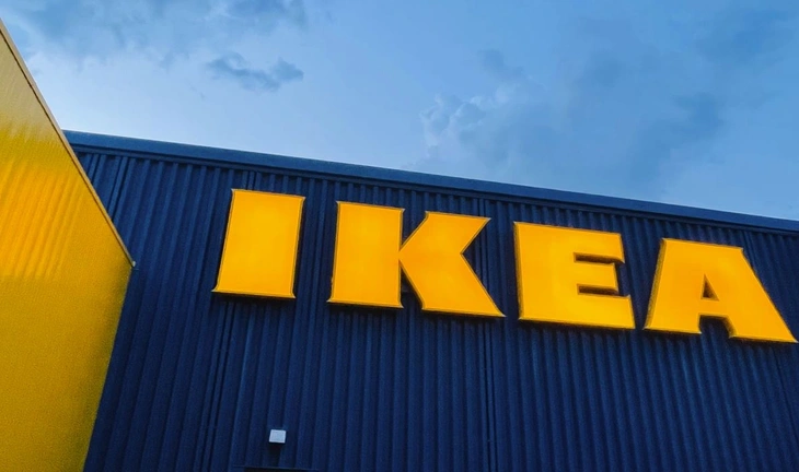 A French bank is giving traders Ikea & Primark vouchers for Christmas