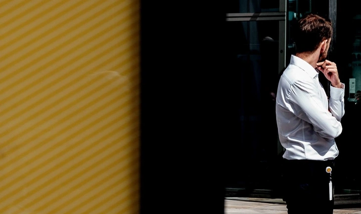 Why (male) bankers wear the wrong clothes in hot weather