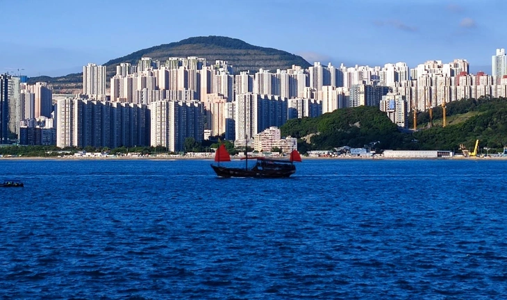 HSBC has been cutting headcount in Hong Kong, growing in China 