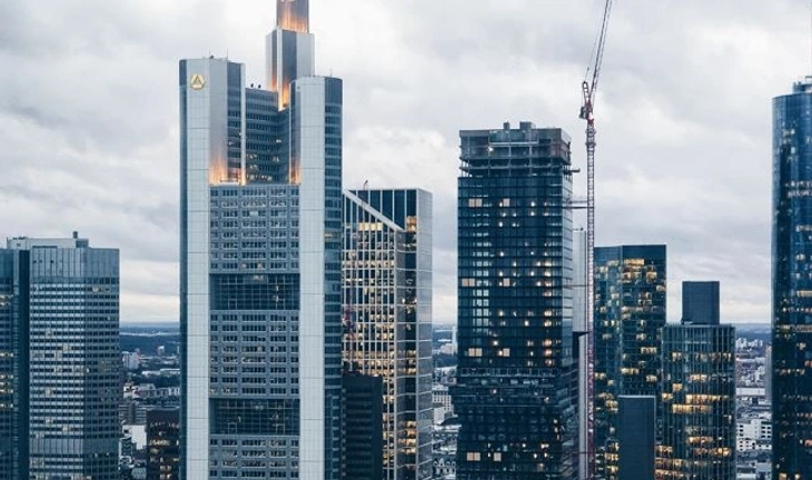 How much can you earn in investment banking in Frankfurt?