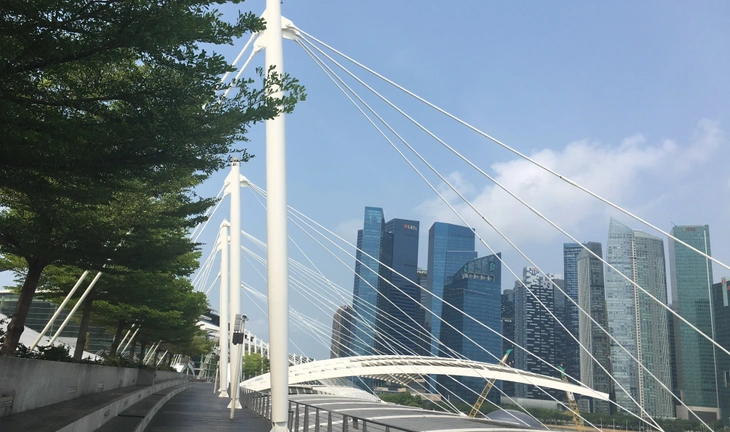 Singapore banks split “critical staff” across sites as coronavirus arrives in finance district